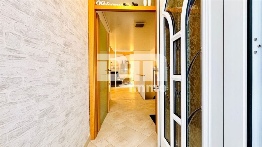 (R)eserviert! Altengerechter gepflegter Bungalow mit Gartenbereich, Terrasse, Garage - Haupteingang / Windfang